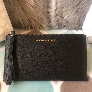 MICHAEL KORS BLACK WALLET/ WRISTLET 🖤